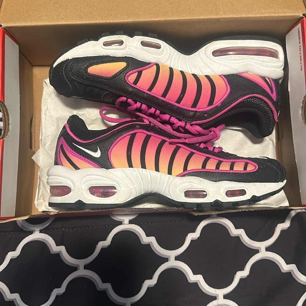 Women air maxes trailwind IV
